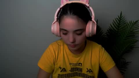 Snapshot of azumi_chan_ chatting on 09.10.25 azumi_chan_ online show from 09.10.25