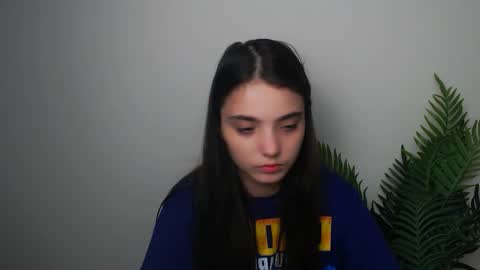 Snapshot of azumi_chan_ chatting on 09.18.25 azumi_chan_ online show from 09.18.25