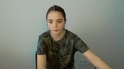 Snapshot of azumi_chan_ chatting on 09.22.25 azumi_chan_ online show from 09.22.25