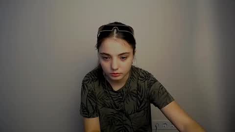 Snapshot of azumi_chan_ chatting on 09.25.25 azumi_chan_ online show from 09.25.25