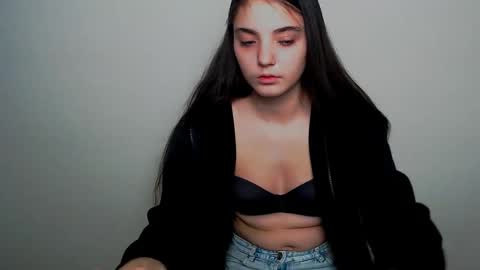 Snapshot of azumi_chan_ chatting on 10.23.25 azumi_chan_ online show from 10.23.25