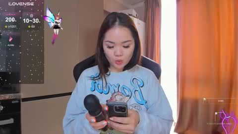 Snapshot of azure_moon chatting on 11.15.25 azure_moon online show from 11.15.25