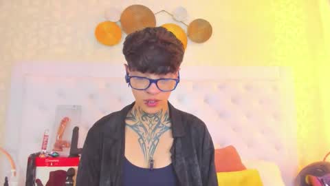 Anny online show from 11.16.25