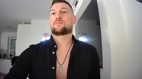 Snapshot of b_marco_ chatting on 02.19.25 b_marco_ online show from 02.19.25