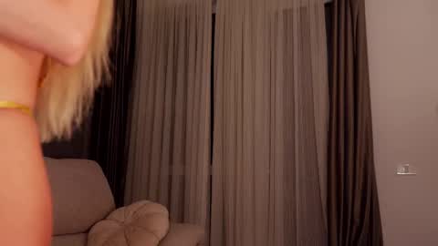 Snapshot of baaaybeee chatting on 10.06.25 Alessia online show from 10.06.25