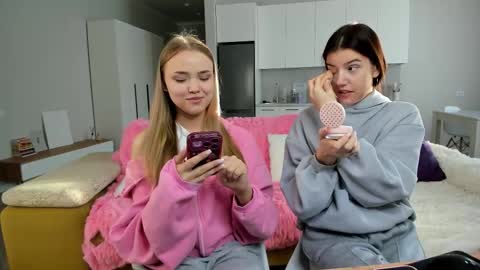 Snapshot of bab_boom chatting on 10.26.25 Monica online show from 10.26.25