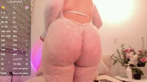 Snapshot of babe_sophiee1 chatting on 05.30.26 babe_sophiee1 online show from 05.30.26