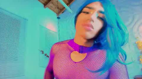 Snapshot of babeekendall chatting on 10.21.25 KENDALL online show from 10.21.25
