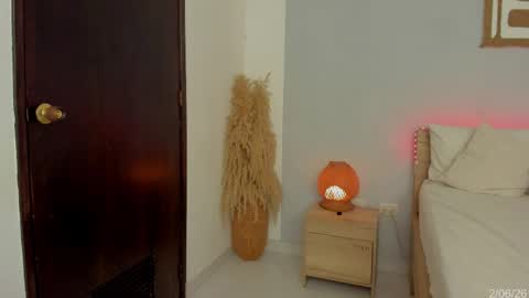 Snapshot of babesexy19_ chatting on 06.02.26 itzell online show from 06.02.26