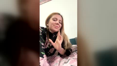 Snapshot of baby_blondee chatting on 04.17.26 Baby Blonde online show from 04.17.26