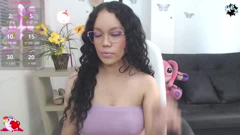 Snapshot of baby_blue18_ chatting on 09.28.25 salome online show from 09.28.25