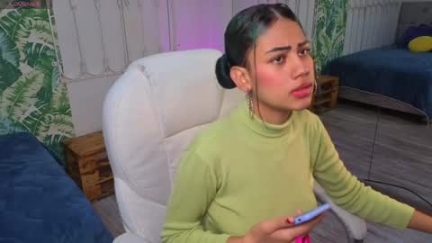 Snapshot of baby_julieta00 chatting on 05.21.26 Julieta online show from 05.21.26