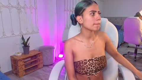 Snapshot of baby_julieta00 chatting on 05.22.26 Julieta online show from 05.22.26
