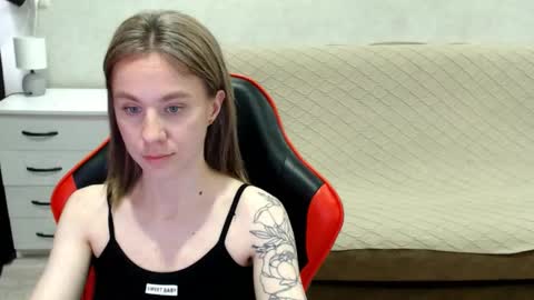 Snapshot of baby_kitte chatting on 10.11.25 baby_kitte online show from 10.11.25