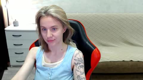 Snapshot of baby_kitte chatting on 10.14.25 baby_kitte online show from 10.14.25