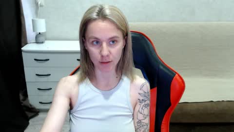 Snapshot of baby_kitte chatting on 10.18.25 baby_kitte online show from 10.18.25