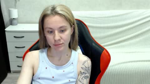 Snapshot of baby_kitte chatting on 10.27.25 baby_kitte online show from 10.27.25