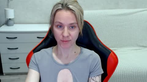 Snapshot of baby_kitte chatting on 10.30.25 baby_kitte online show from 10.30.25