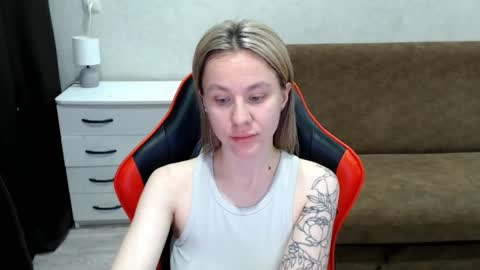 Snapshot of baby_kitte chatting on 11.06.25 baby_kitte online show from 11.06.25