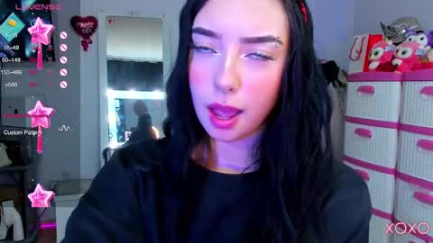 Snapshot of baby_lily1 chatting on 09.11.25 lily online show from 09.11.25