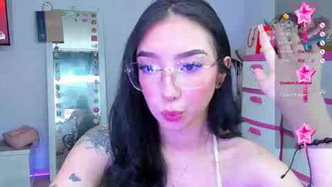 Snapshot of baby_lily1 chatting on 10.01.25 lily online show from 10.01.25