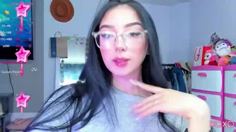 Snapshot of baby_lily1 chatting on 10.06.25 lily online show from 10.06.25