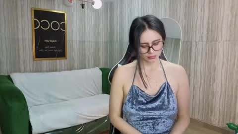 Snapshot of baby_lush_t chatting on 09.12.25 Bella online show from 09.12.25