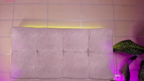 Snapshot of baby_moo chatting on 10.07.25 Moon online show from 10.07.25