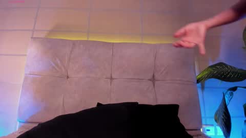 Snapshot of baby_moo chatting on 10.10.25 Moon online show from 10.10.25