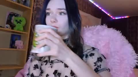 Snapshot of baby_onface chatting on 07.17.26 Alice online show from 07.17.26