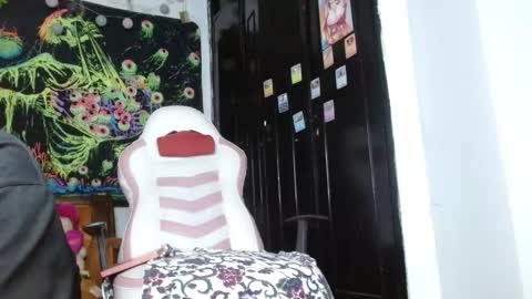 baby_quetzal online show from 12.07.24