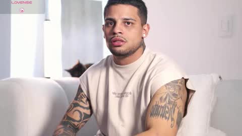 Snapshot of baby_rausch chatting on 11.12.25 baby_rausch online show from 11.12.25