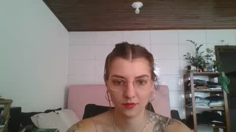 Snapshot of babydemon6 chatting on 10.04.25 babydemon6 online show from 10.04.25