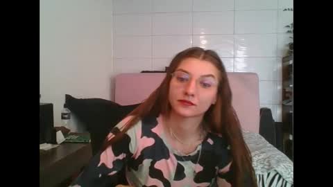 Snapshot of babydemon6 chatting on 10.06.25 babydemon6 online show from 10.06.25