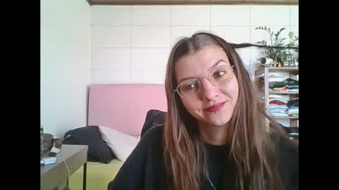 Snapshot of babydemon6 chatting on 10.08.25 babydemon6 online show from 10.08.25