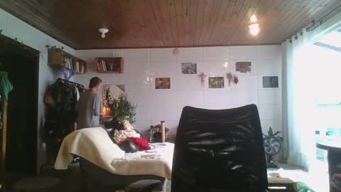 Snapshot of babydemon6 chatting on 10.16.25 babydemon6 online show from 10.16.25