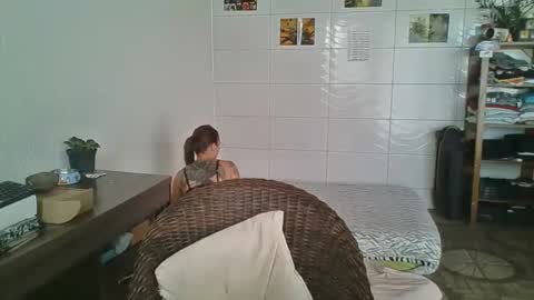 Snapshot of babydemon6 chatting on 11.01.25 babydemon6 online show from 11.01.25