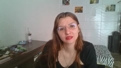 Snapshot of babydemon6 chatting on 11.08.25 babydemon6 online show from 11.08.25