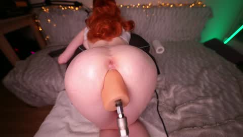 Snapshot of babydoll_laura chatting on 10.29.25 babydoll_laura online show from 10.29.25