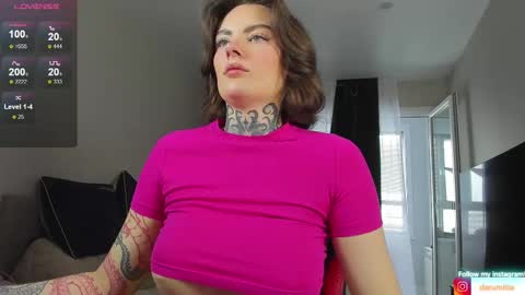 Snapshot of babyjustbomb chatting on 02.13.25 Daru online show from 02.13.25