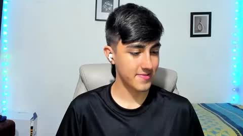 Snapshot of babymaik chatting on 10.27.25 babymaik online show from 10.27.25