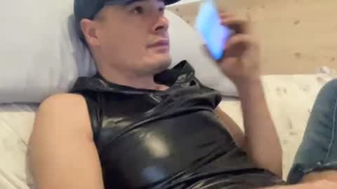 Snapshot of bach77 chatting on 03.10.25 bach online show from 03.10.25