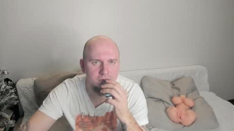 Snapshot of bad_hot_boy__209123 chatting on 01.04.25 Mike online show from 01.04.25