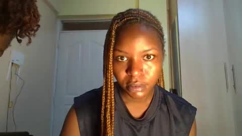 Snapshot of baddie_dee chatting on 10.24.25 baddie_dee online show from 10.24.25