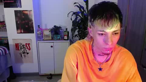 Snapshot of badeyes_crazylilgoat chatting on 09.29.25 Dan Lila online show from 09.29.25