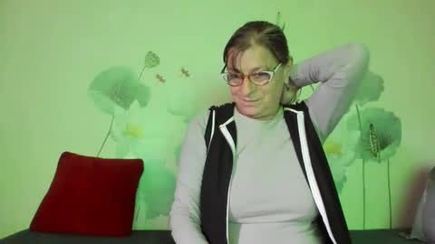 Snapshot of badgg chatting on 10.04.25 Gina online show from 10.04.25