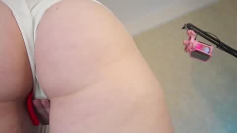Snapshot of badwebcamgirl chatting on 06.13.26 engely online show from 06.13.26