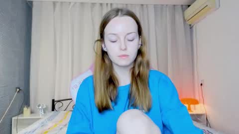 Snapshot of bae_cake__ chatting on 10.11.25 Alice online show from 10.11.25