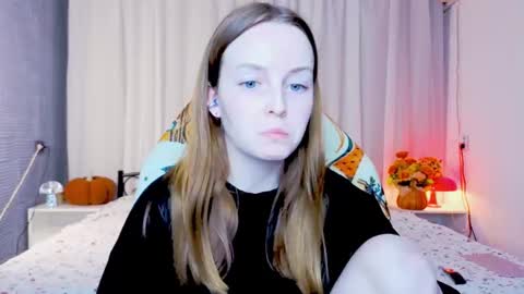 Snapshot of bae_cake__ chatting on 10.23.25 Alice online show from 10.23.25