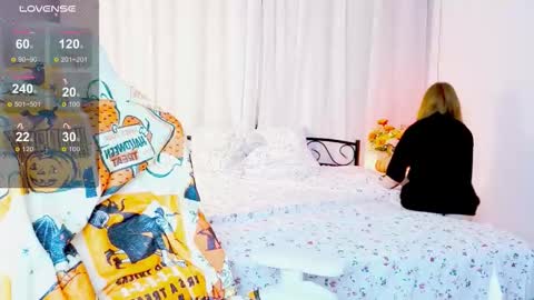 Snapshot of bae_cake__ chatting on 10.24.25 Alice online show from 10.24.25